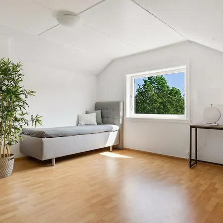Holiday home Praktfull Sjoeiendom Med Naust Og Brygge!